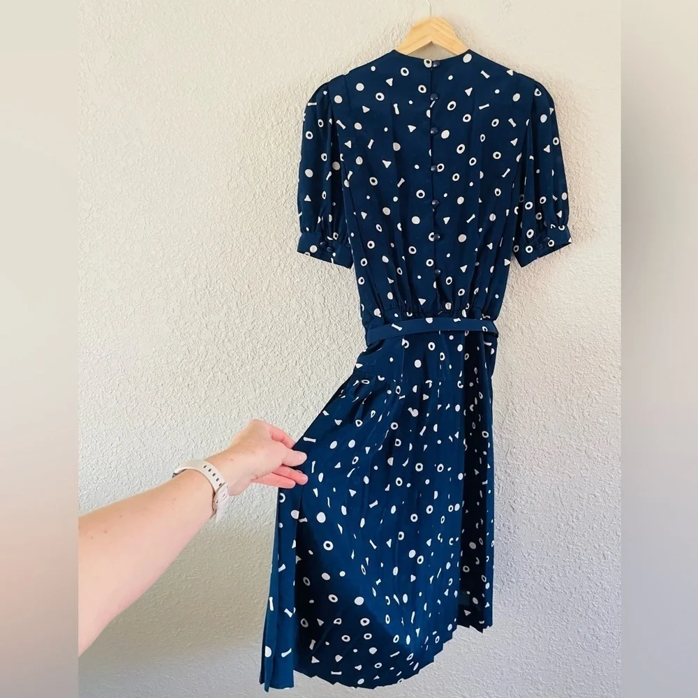 Vintage Liz Claiborne Navy Blue Button Back Abstract Print Pleated Midi Dress - Picture 3 of 16